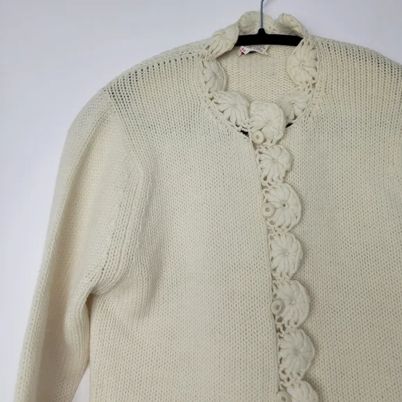 ROSANNA WHITE STANG VINTAGE 100% VIRGIN WOOL BUTTON DOWN SWEATER - Picture 6 of 8